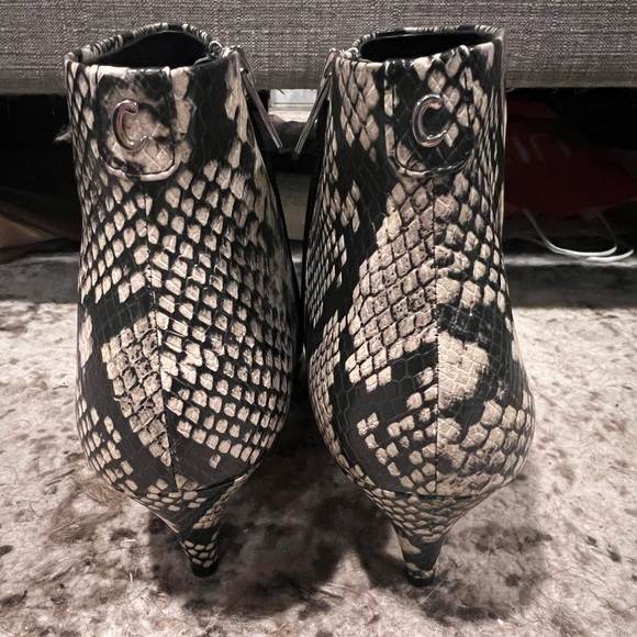 Circus by Sam Edelman Black and Cream Snakeskin Kitten Heel Ankle Boots - Picture 3 of 4